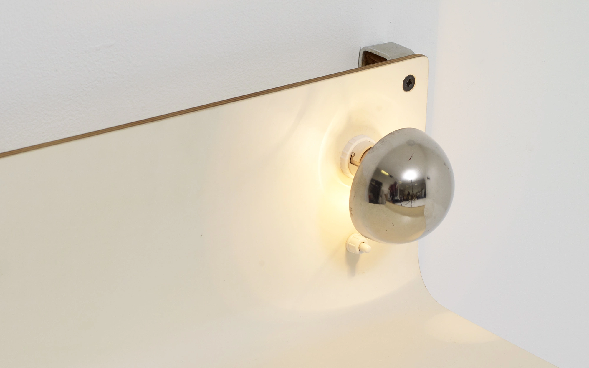 Bedside - Pierre Guariche - Wall light - Galerie kreo