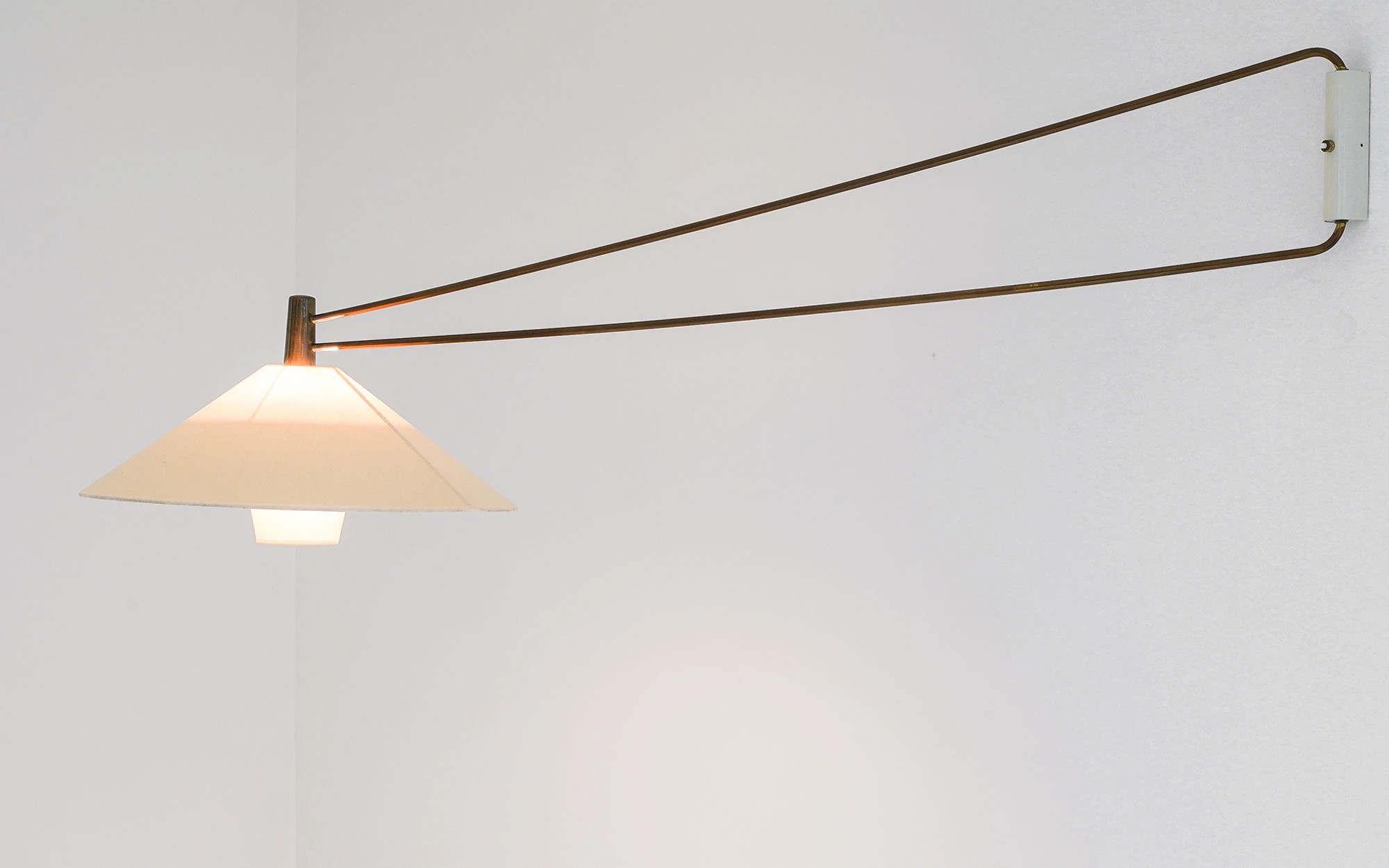 G12 - Pierre Guariche - Wall light - Galerie kreo