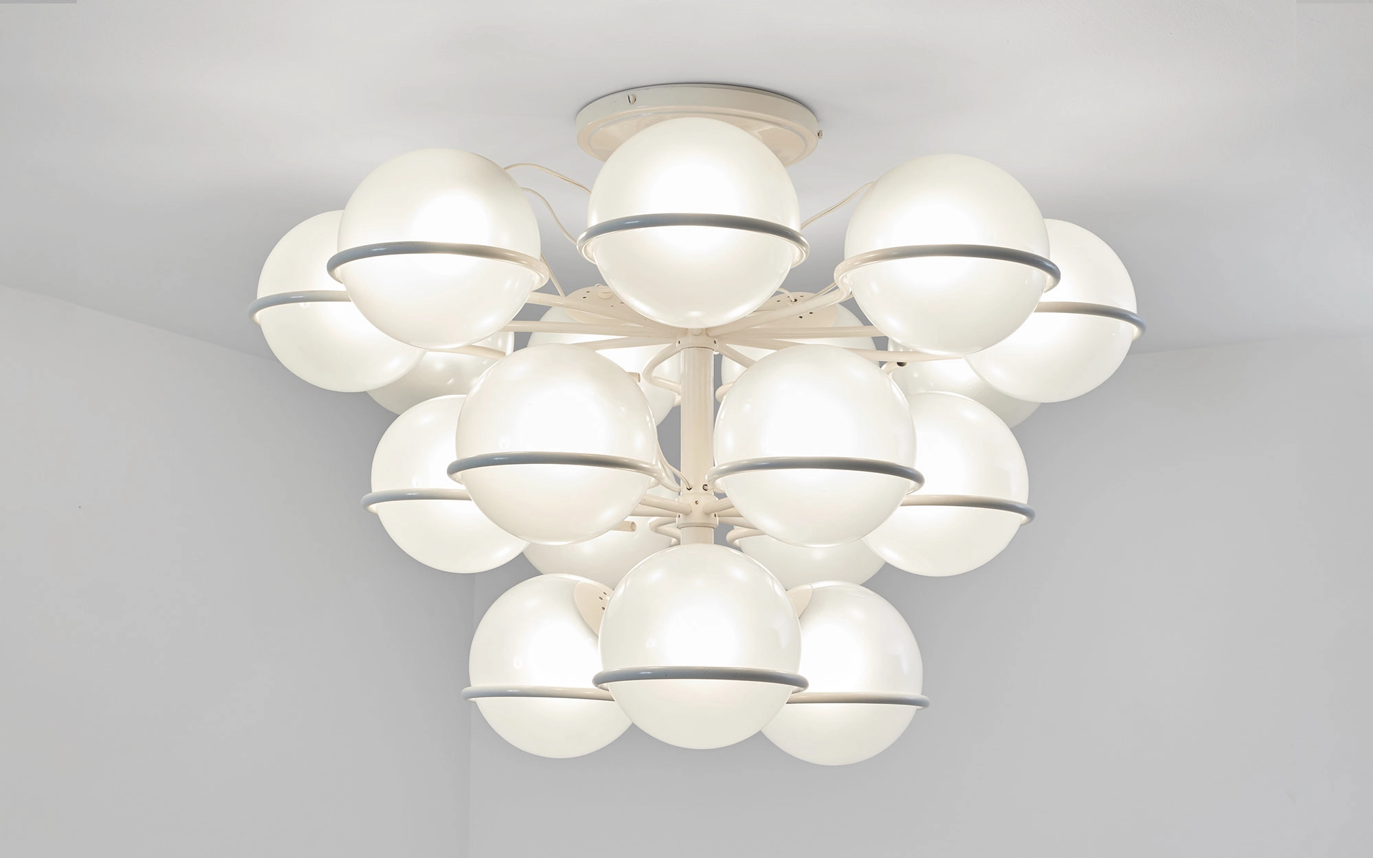 2042/18 (white) - Gino Sarfatti - Table light - Galerie kreo