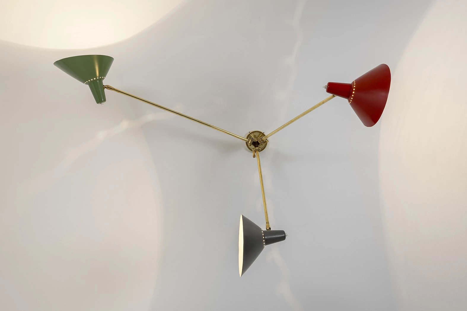 Applique trois bras tricolore - Anonymous - Wall light - Galerie kreo