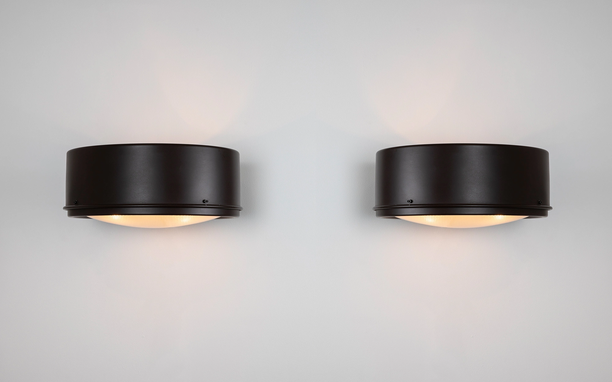 255/37 - Gino Sarfatti - Wall light - Galerie kreo