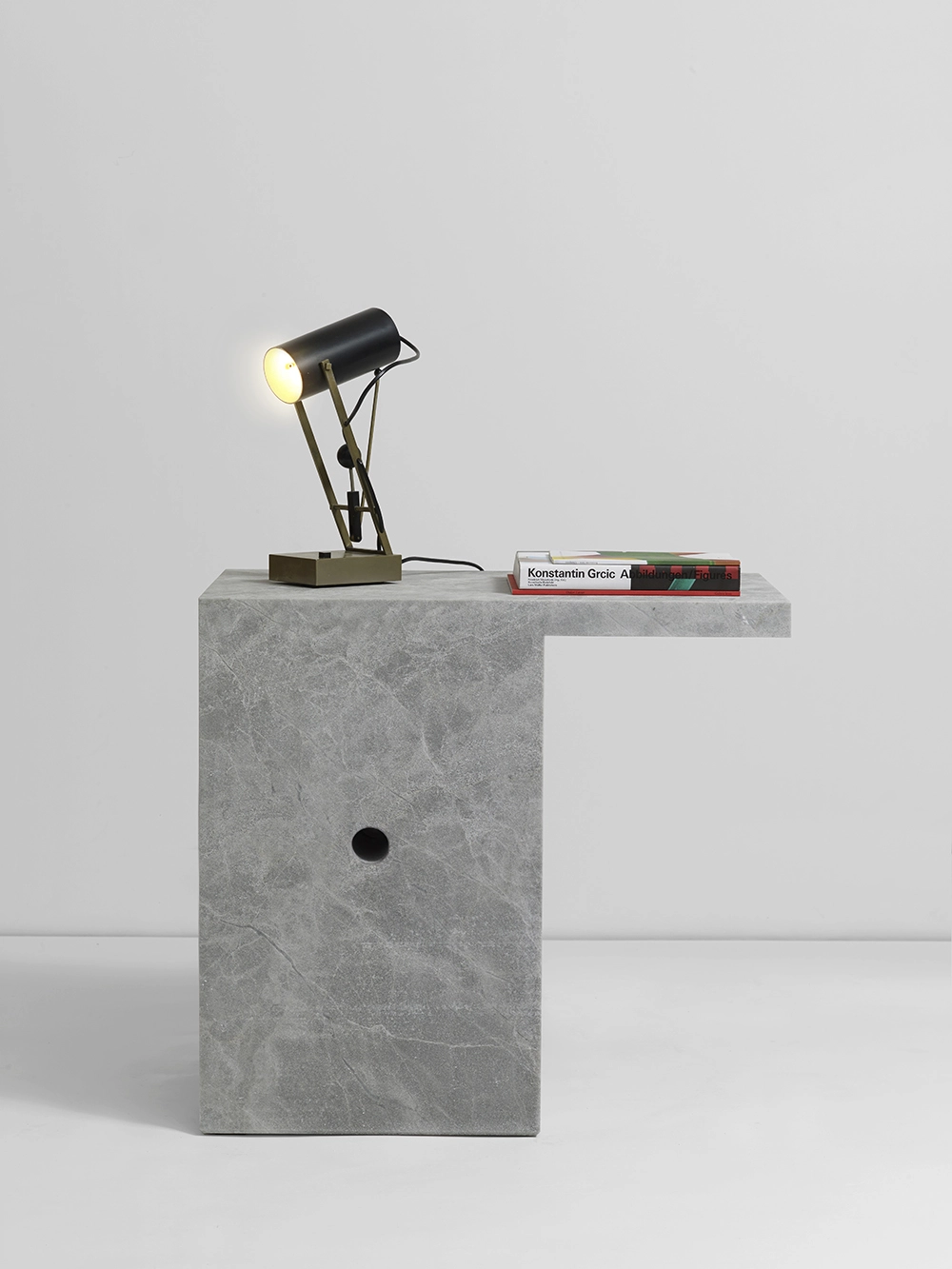 Volume T - Konstantin Grcic - Console - Galerie kreo