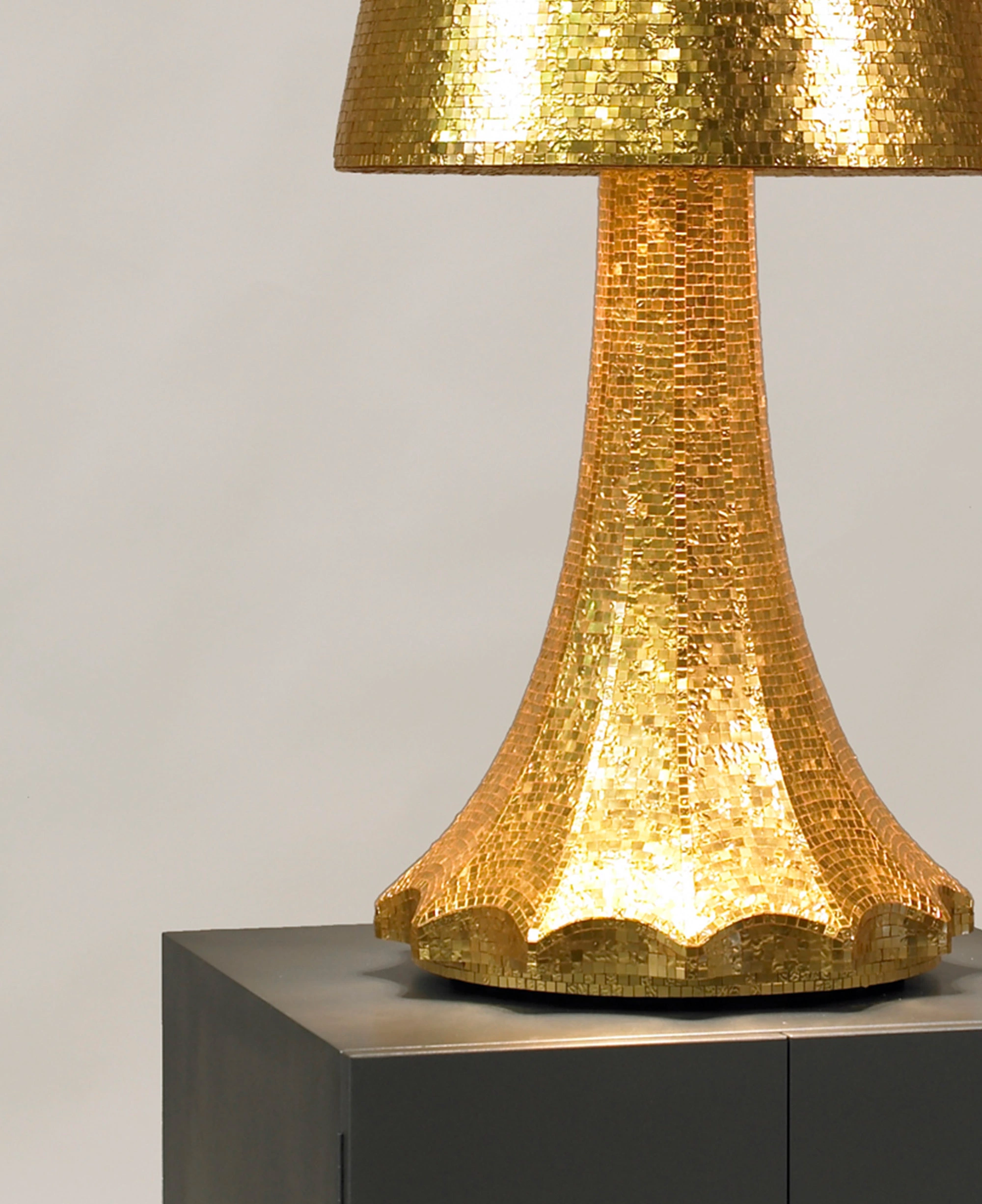 Lampada yellow gold - Alessandro Mendini - Floor light - Galerie kreo