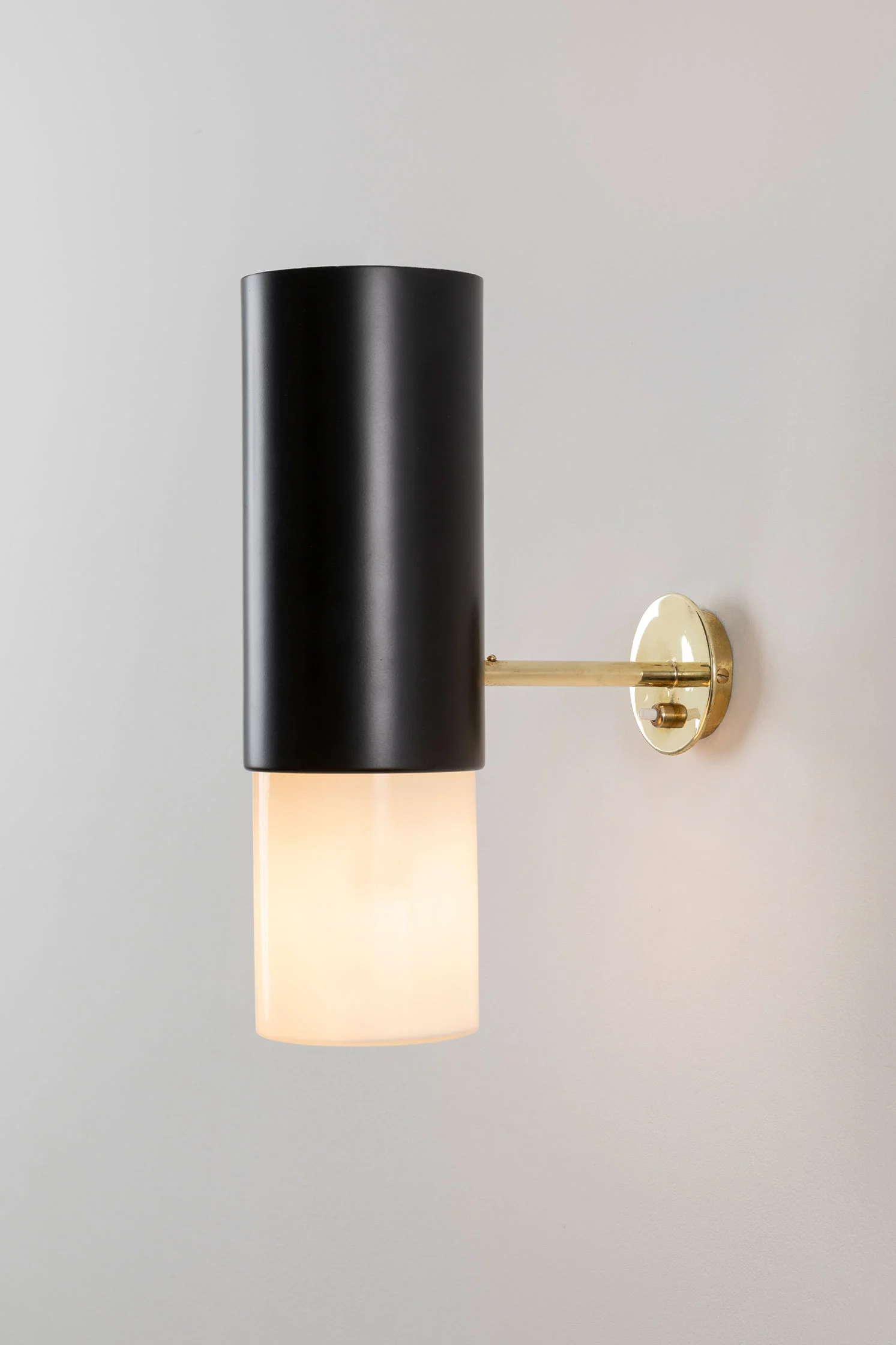 205 - Gino Sarfatti - Wall light - Galerie kreo