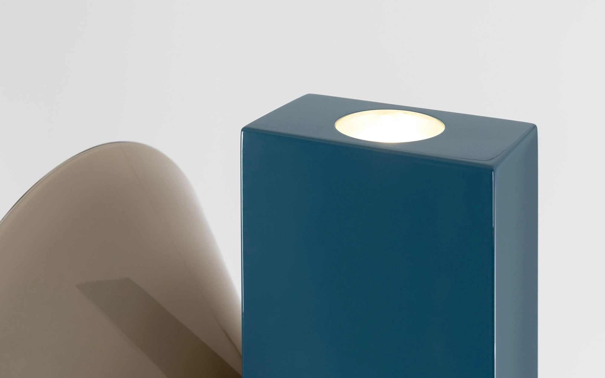 Signal F2 POLYCHROMATIC - Edward Barber and Jay Osgerby - Floor light - Galerie kreo