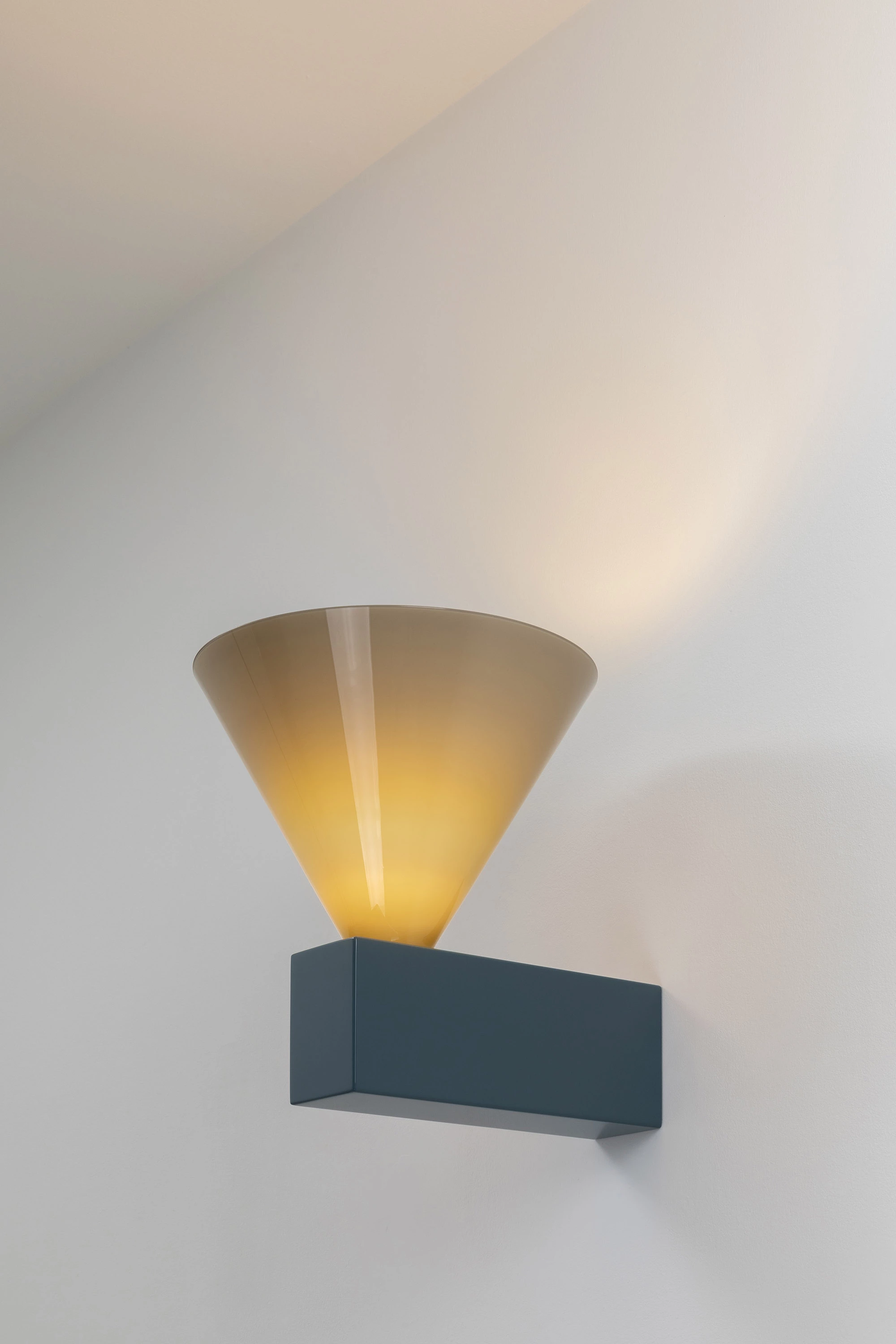 Signal W POLYCHROMATIC - Edward Barber and Jay Osgerby - Wall light - Galerie kreo