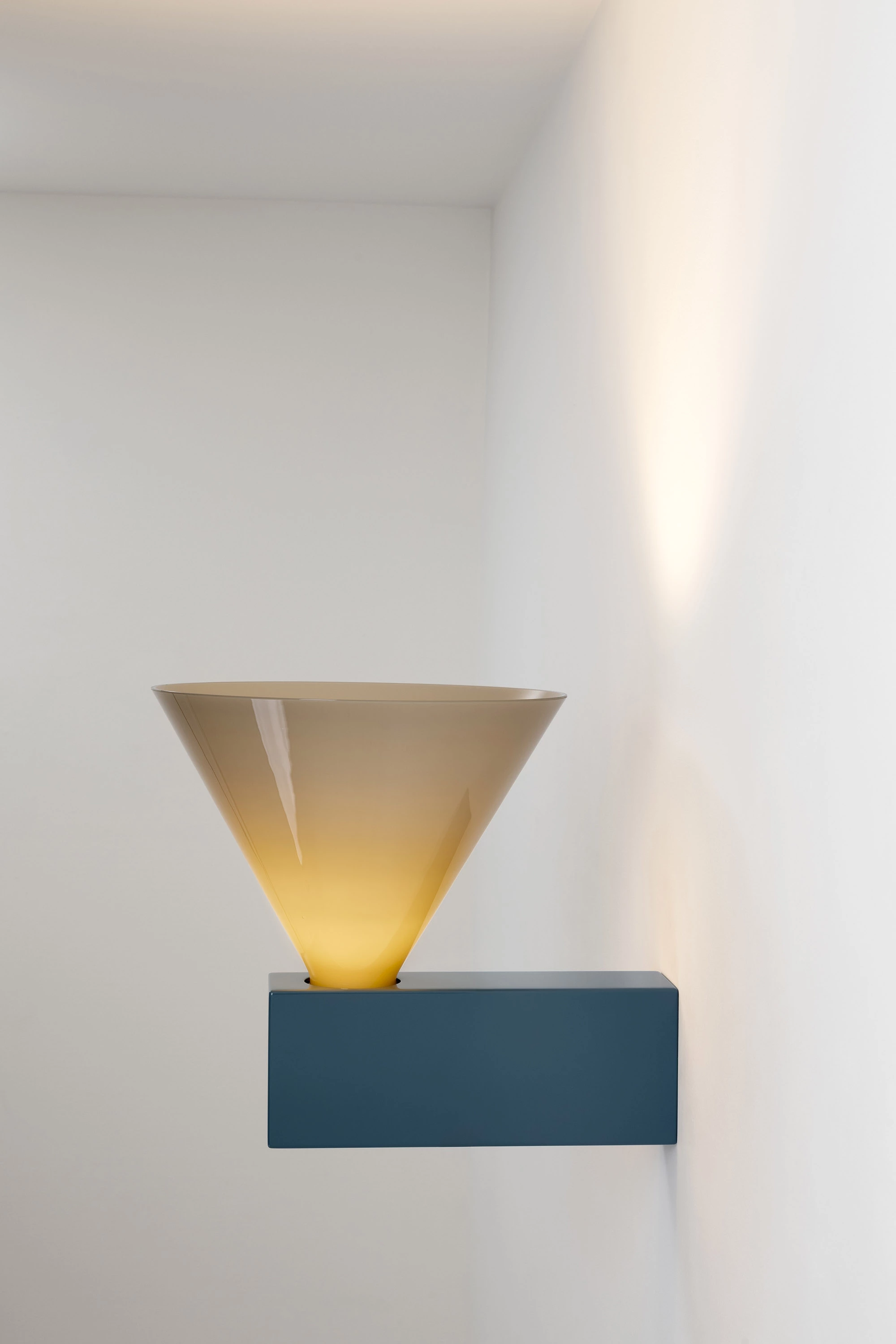 Signal W POLYCHROMATIC - Edward Barber and Jay Osgerby - Wall light - Galerie kreo