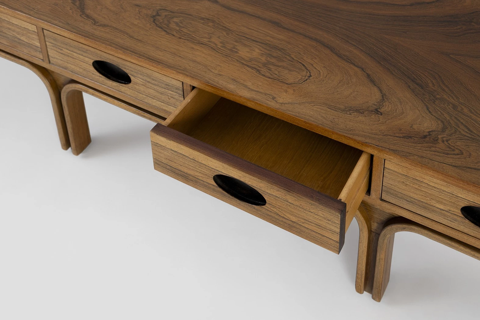 Large Coffee table - Gianfranco Frattini - Console - Galerie kreo