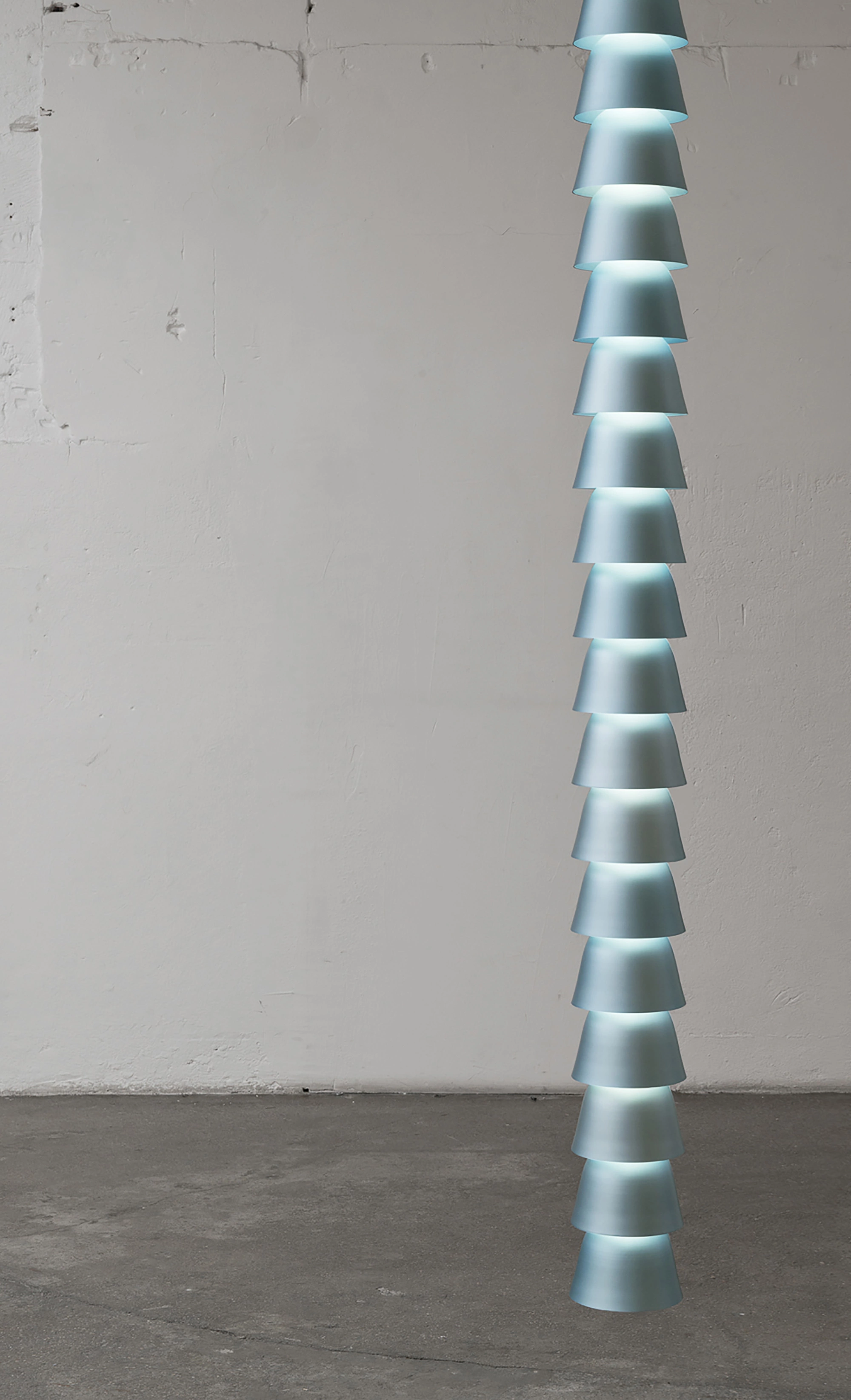 Chaînes Metal Blue Triple - Ronan & Erwan Bouroullec - Pendant light - Galerie kreo