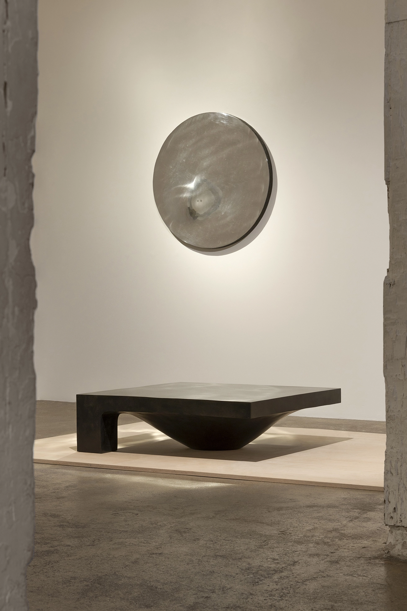 Single Leg table - Guillaume Bardet - Coffee table - Galerie kreo